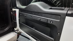 
										LAND ROVER DEFENDER 90 3.0D D200 full									
